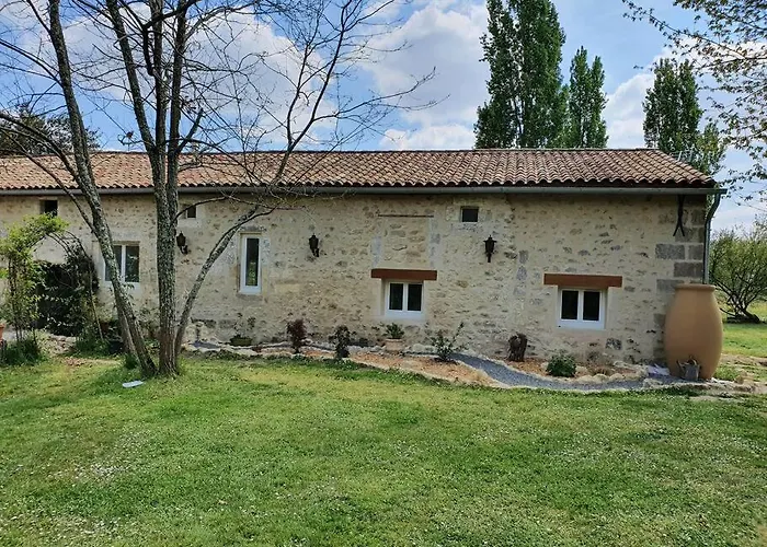 Gite Spacieux - 3 Chambres - Calme Et Charmant